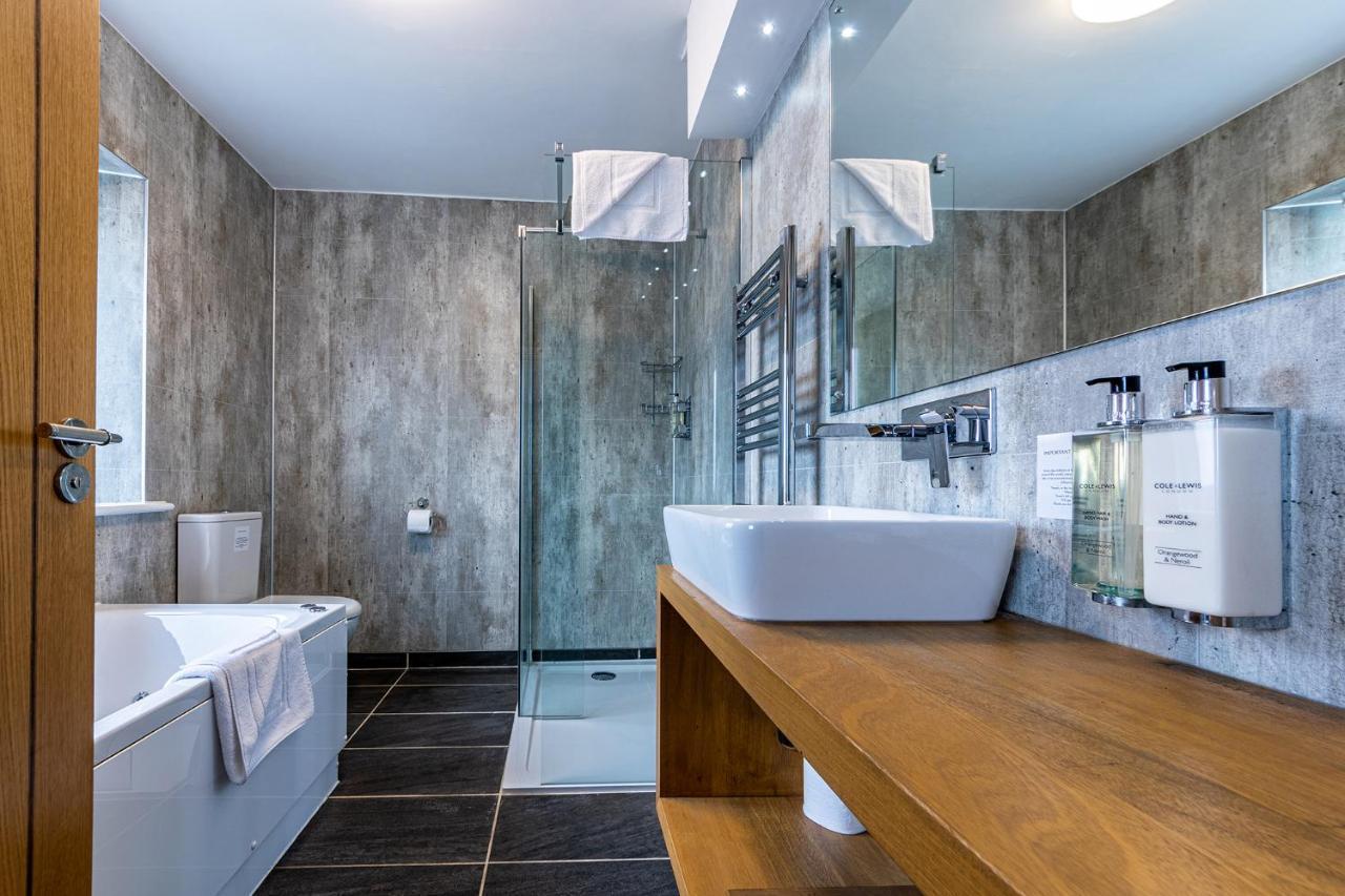 Crossways Hotell Wells Eksteriør bilde Bathroom