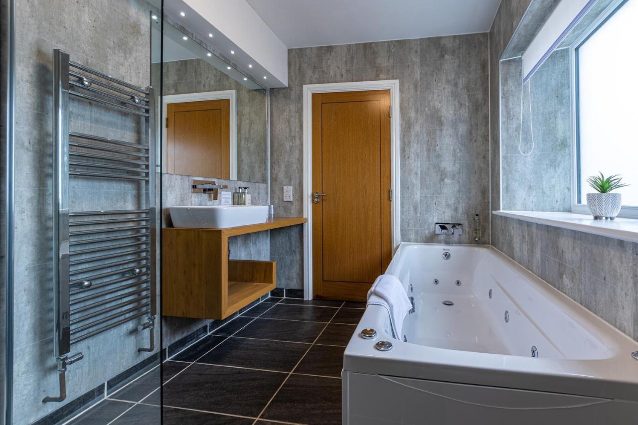Crossways Hotell Wells Eksteriør bilde Bathroom