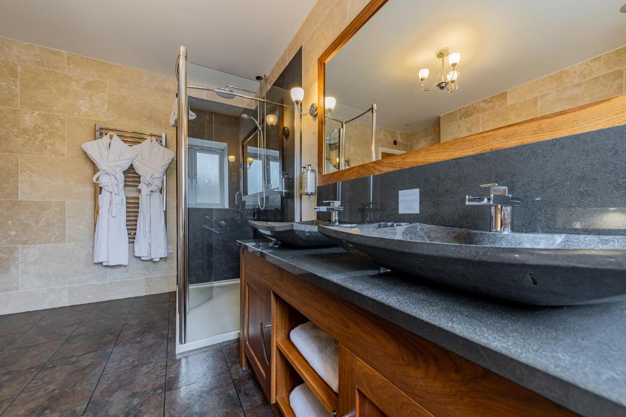 Crossways Hotell Wells Eksteriør bilde Bathroom