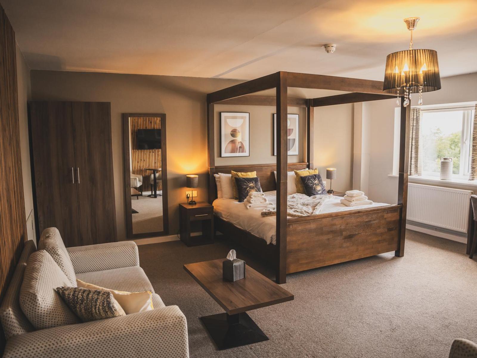 Crossways Hotell Wells Eksteriør bilde A bedroom at The Old Vicarage Hotel