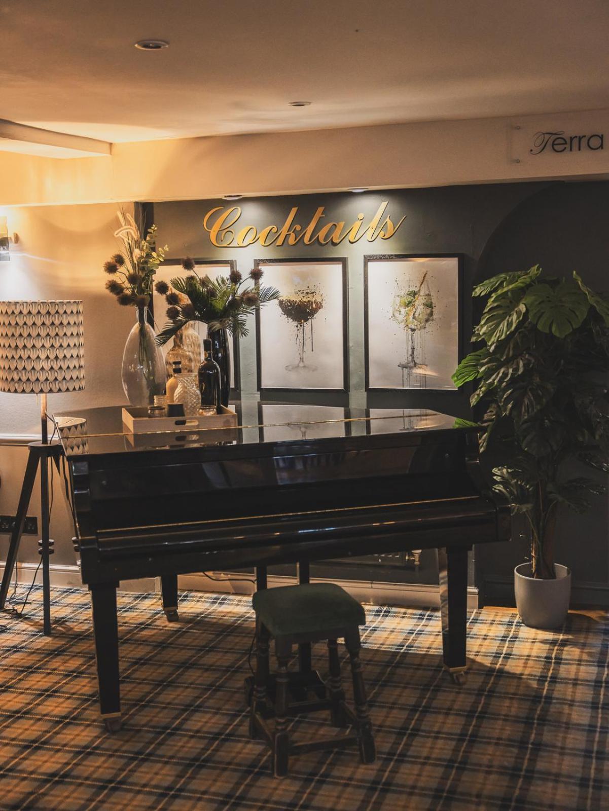 Crossways Hotell Wells Eksteriør bilde Cocktails bar