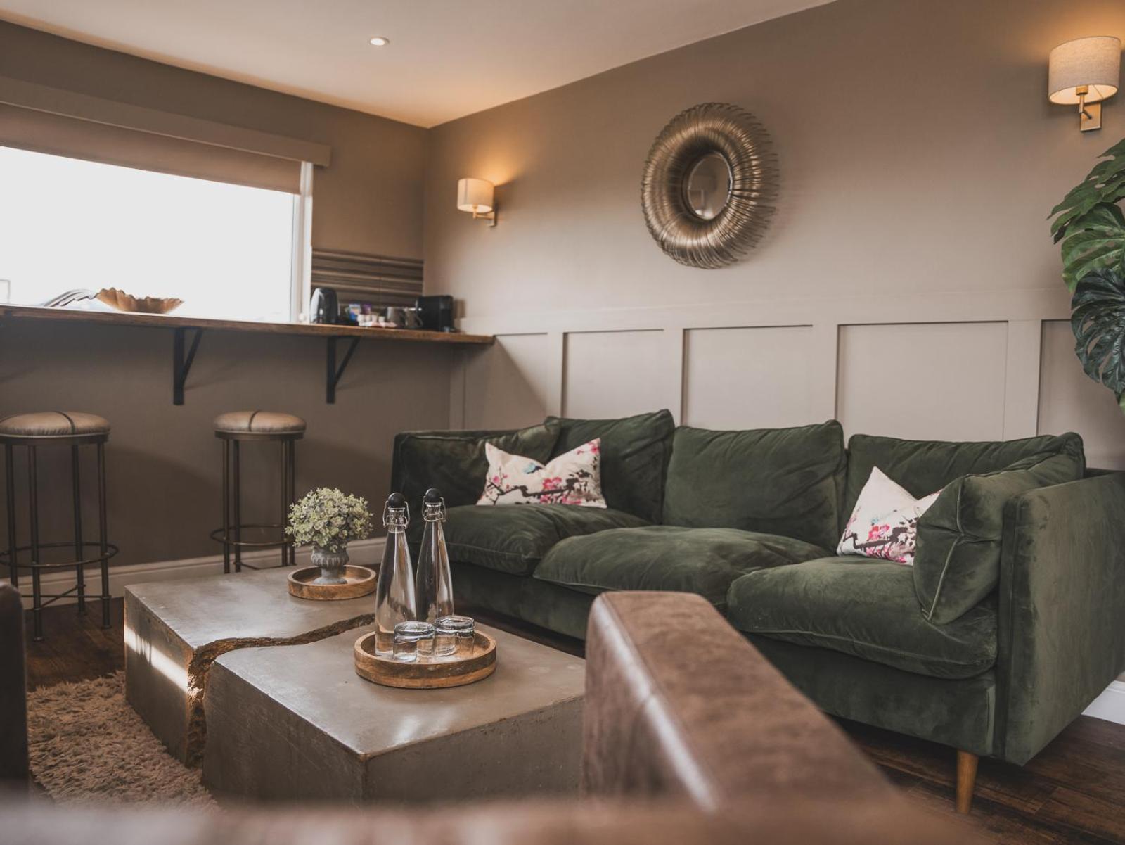 Crossways Hotell Wells Eksteriør bilde The interior of the new lounge