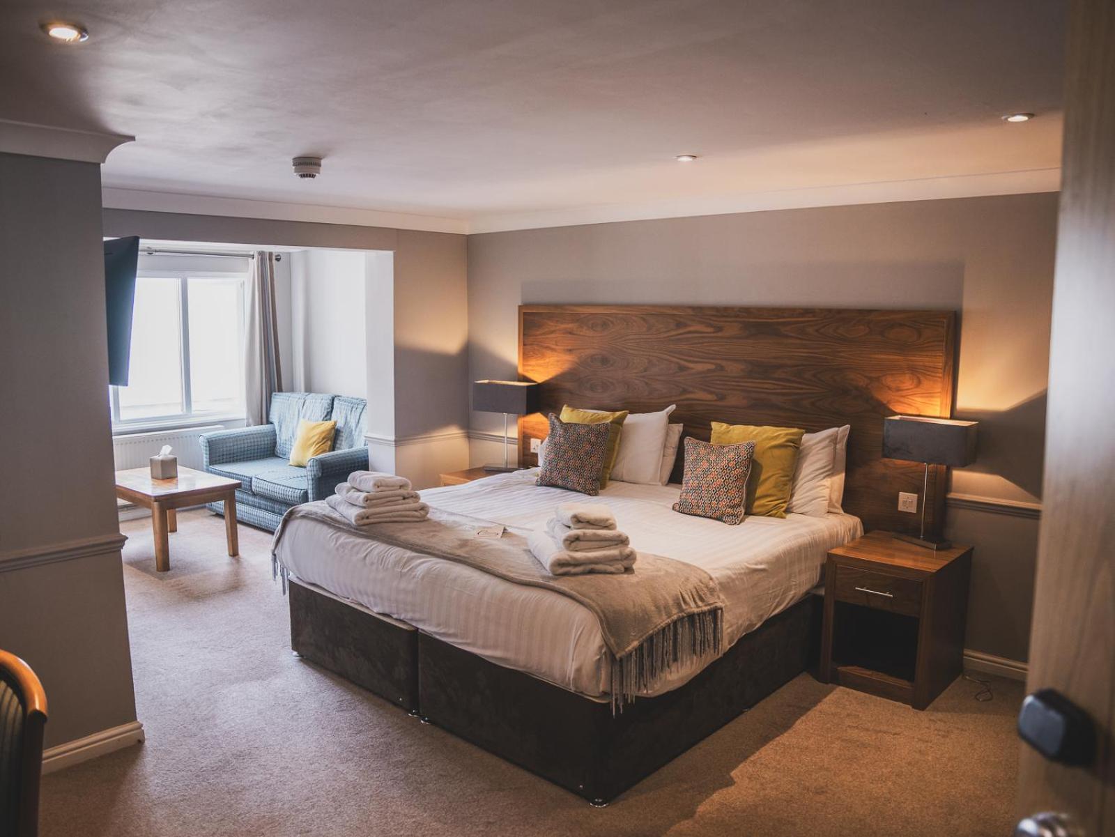 Crossways Hotell Wells Eksteriør bilde A bedroom at The Old Ship Hotel