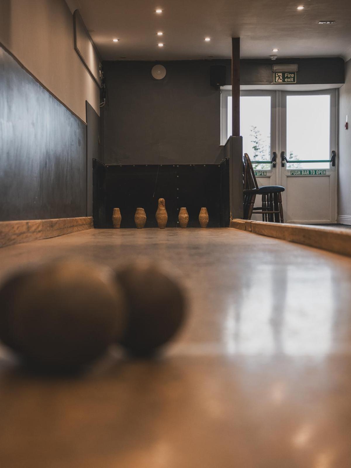 Crossways Hotell Wells Eksteriør bilde A bowling alley
